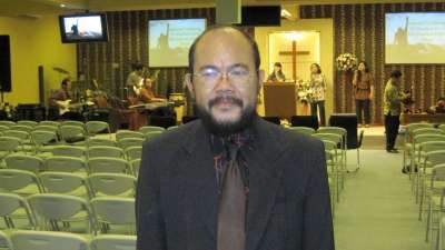 Pdt Daniel Ulaan di Graha Amal Kasih, GBI Danau Bogor Raya, pada 20 Juni 2010]