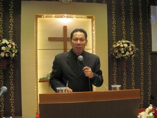 Berkas:Johan Lumoindong-20100606.jpg