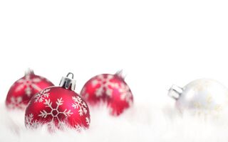 Berkas:Red-and-white-snowflake-balls-Christmas.jpg