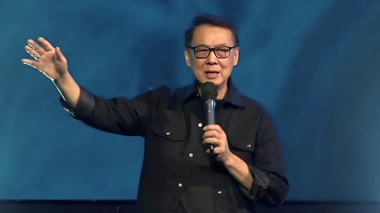 Pdt Himawan Leenardo dalam Ibadah Raya, Minggu, 26 Oktober 2025, di GBI Danau Bogor Raya.