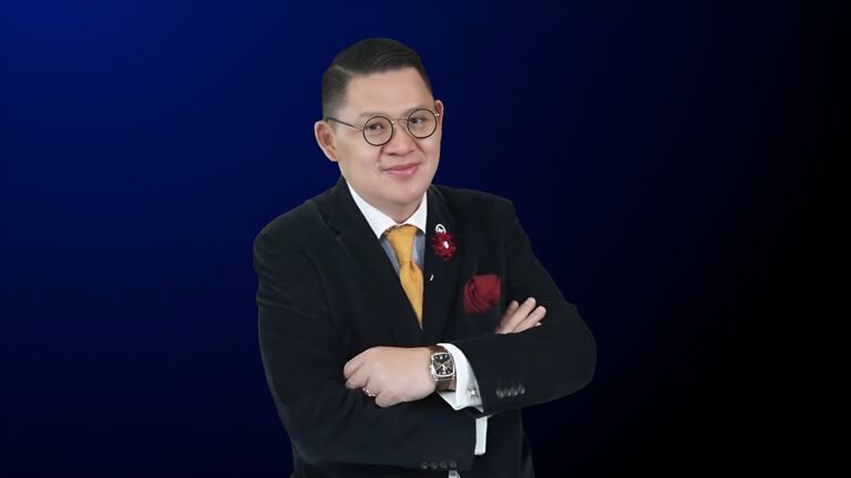 Pdt Dr Abraham Lalamentik, MTh dalam perkenalan dan pengurapan Tim Teologi pada 06 April 2019.