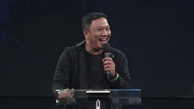 Pdp James Farlow Mendrofa, MHum dalam COOL Celebration, Sabtu, 15 November 2025, di GBI Danau Bogor Raya.