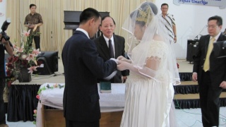 Berkas:20101009-1030 Pernikahan 06.jpg