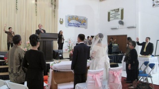 Berkas:20101009-1030 Pernikahan 01.jpg