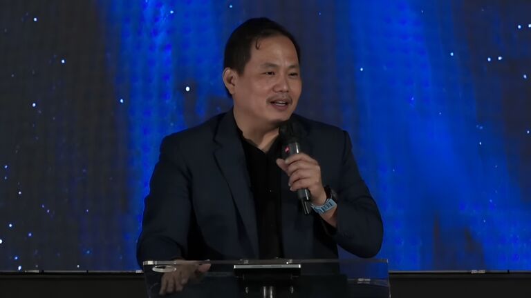 Pdm Ezra Jingga dalam Ibadah Raya, Minggu, 19 April 2026, di GBI Danau Bogor Raya.