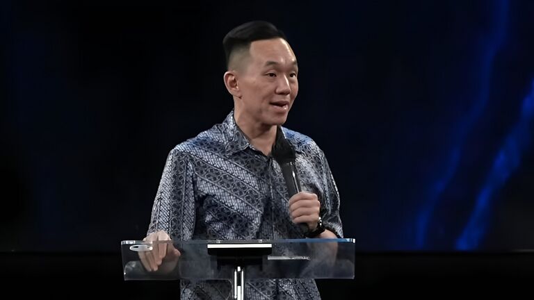 Pdp Daniel W Pradhana dalam Ibadah Raya, Kesalahan: waktu tidak sah., di GBI Danau Bogor Raya.
