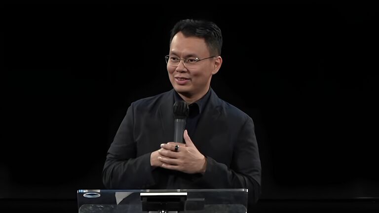 Pdt Dr Nathan Subroto, MDiv, MTh dalam Ibadah Raya, Minggu, 17 Mei 2026, di GBI Danau Bogor Raya.